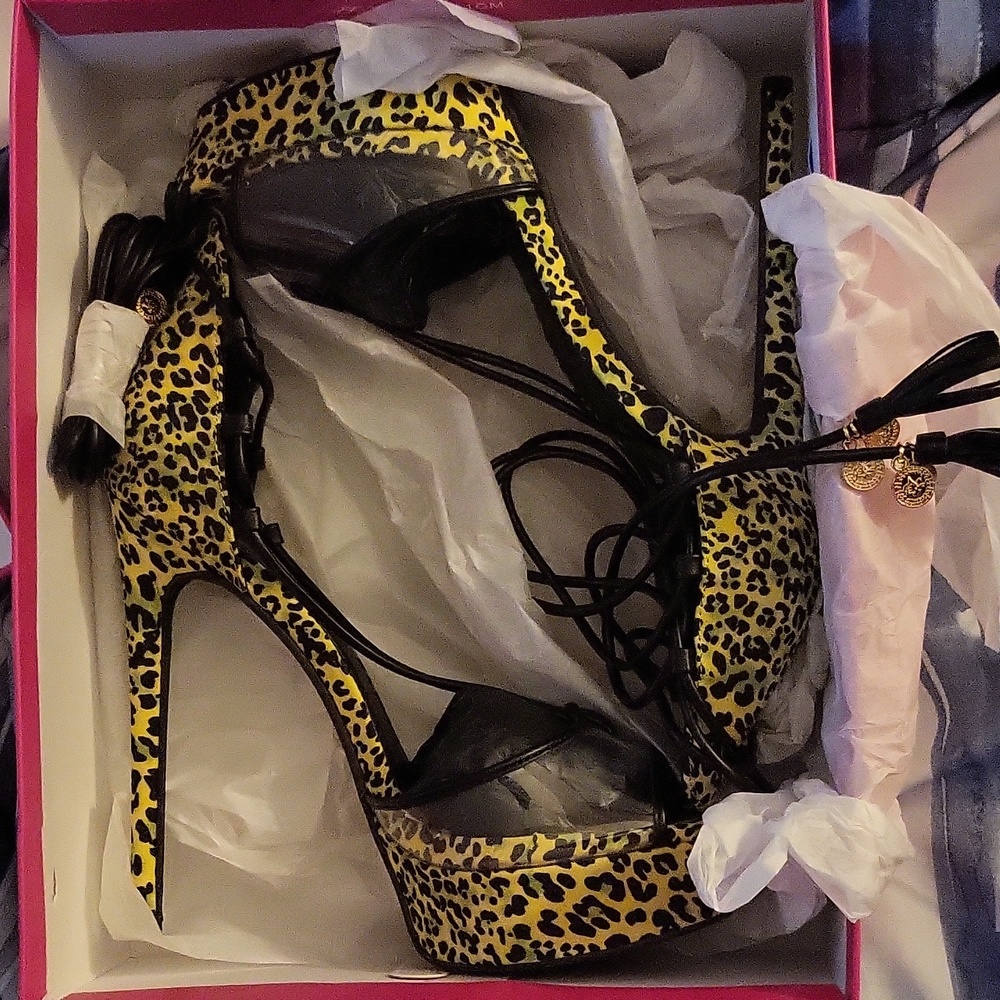 💜💜 Lime and black Leopard Print platform heels 💜💜
